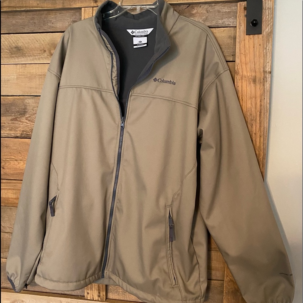 Columbia big & tall jacket. Tan w/grey fleece